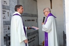 2024-11-preghiera-cimitero-10