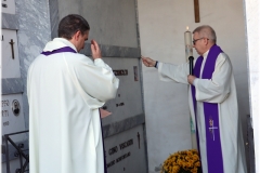 2024-11-preghiera-cimitero-11