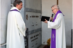 2024-11-preghiera-cimitero-9